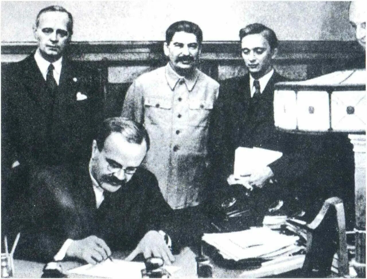 советско французский договор о взаимопомощи. советско французский договор о взаимопомощи. ссср заключил договор с францией. франко советский договор 1935. подписание франко-советского договора о взаимопомощи.