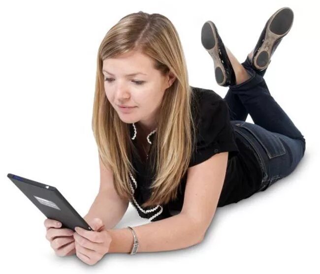 Fan read. Девушка читает электронную книгу. Девушка с электронной книгой дома. Электронные книги которые читает другой человек. Study the advertisement.