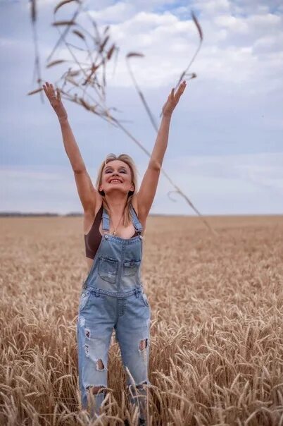 День июльский тянется весело и длинно. День июльский тянется весело. Середина лета 2019