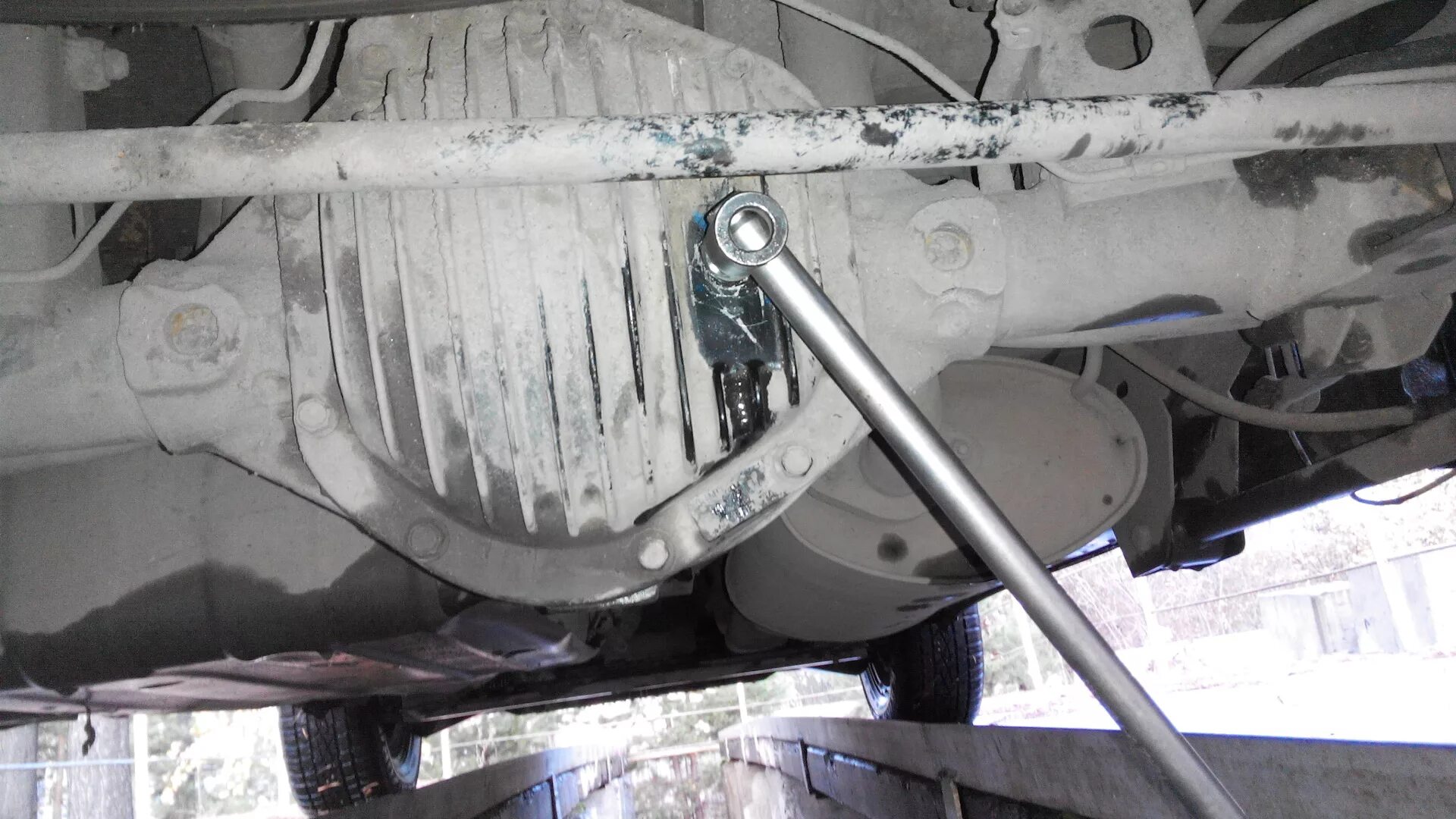 Масло моста санг енг. Масло в редуктор ssangyong rexton 1. ssangyong rodius rear axle gl 75w90. масло в задний мост ssangyong kyron. как заливается масло в передний мост на ssangyong rexton.