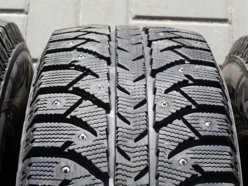 Bridgestone Ice Cruiser 7000. Бриджстоун 7000 шипованная 195х65х15. Bridgestone Cruiser 7000 195/65 r15. Бриджстоун 7000 шипованная. Шипованные шины 195 65 купить