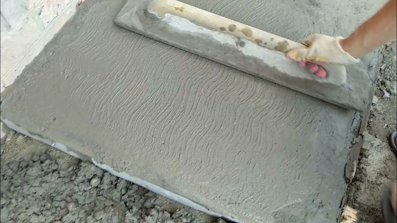 Бетонная затирка. Железнение поверхности бетона цементом марки м400. Железнение поверхности бетона. Железнение стяжки пола цементом. Железнение поверхности бетона цементом.