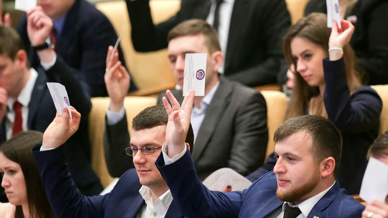 Молодежный парламент при госдуме. Заседание молодежного парламента. Молодёжный парламент при государственной думе фс рф. Политический клуб молодежного парламента. Молодежный парламент при госдуме.