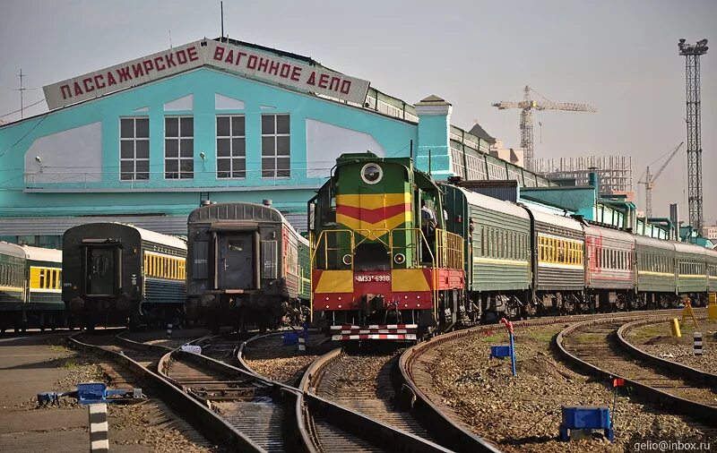железнодорожный вокзал новосибирск-главный, новосибирск. новосибирский вокзал главный. перрон новосибирского жд вокзала. железнодорожный вокзал новосибирск. новосибирск главный 2021.