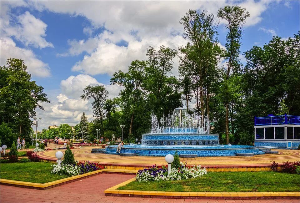 Майкоп средняя. Городской парк Майкоп. Майкоп Центральный парк. Парк Горького Майкоп. Городской парк культуры Майкоп.