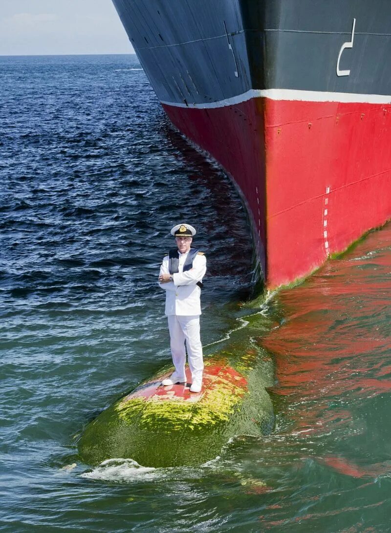 Человек плавающий на судах. История плавания судов. Человек плавающий на судах. Спасение моряков. Круизный лайнер куин мэри 2 тонет.