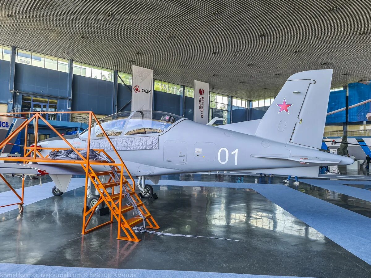 Утс-800 самолет узга. Учебно-тренировочный самолет утс-800. Утс 800. Утс 800. Самолет утс-800 узга учебно-тренировочный.