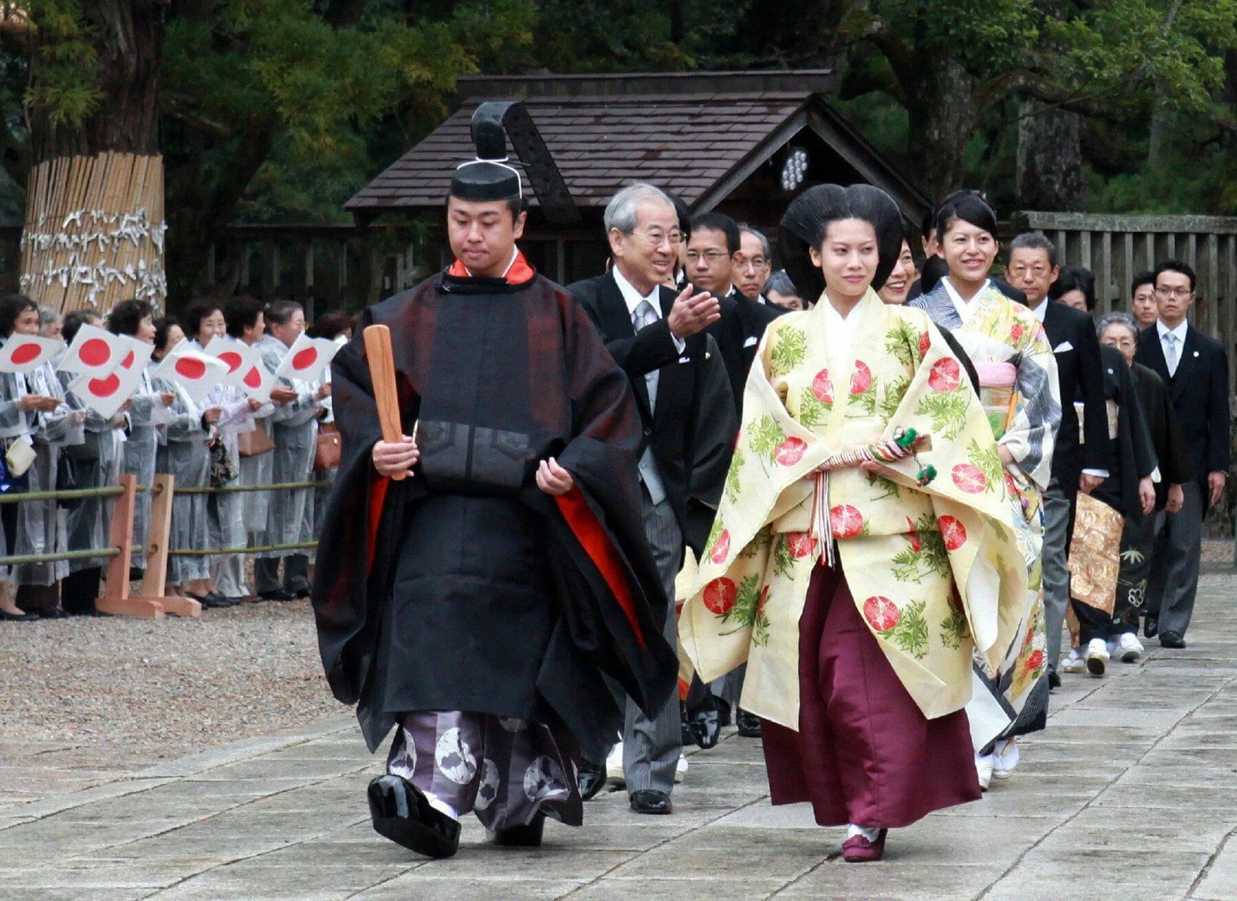 Принцесса Аяко свадьба. Норихито Такамадо. Свадебная одежда Япония принцесса Аяко. Принцесса Японии монархия. Японский жених