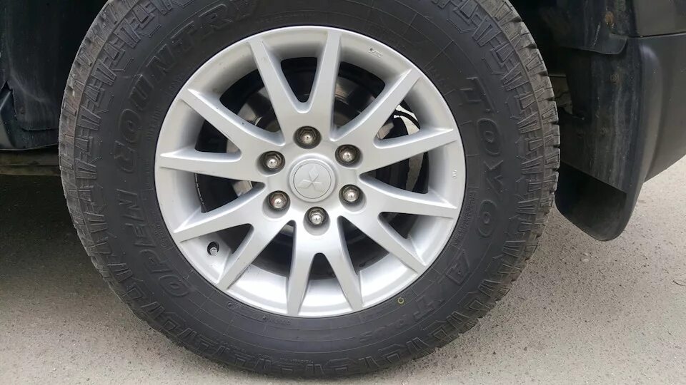 Диски mitsubishi pajero sport r16 replica. Оригинальный диск паджеро спорт. Диски паджеро спорт r16. Оригинальные диски паджеро спорт 2. Паджеро 4 диски 18.