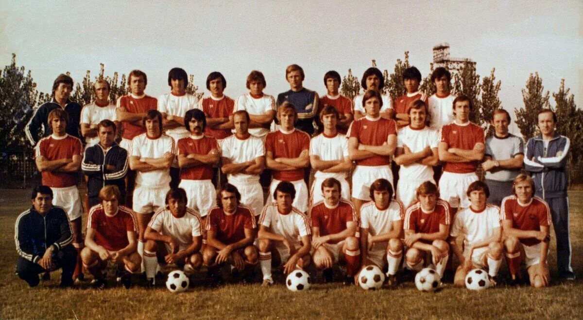 Авиакатастрофа команды пахтакор. Пахтакор футбольный 1979. футбольная команда пахтакор 1979 год. пахтакор футбольный клуб ссср. команда футболистов пахтакор.
