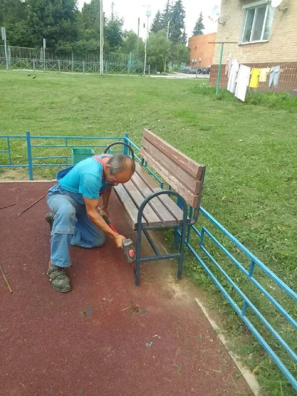 В парке дружбы есть камеры. Мбу чеховское благоустройство. Мбу чеховское благоустройство. Сухой фонтан в чехове. Мбу чеховское благоустройство.
