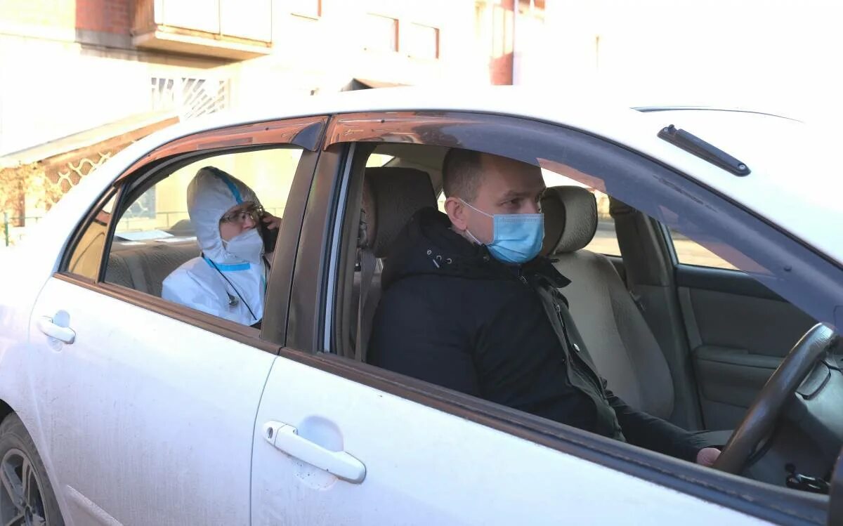 Новости мелитополя. Волонтеры водители заставка. Волонтеры водители. В сургуте водитель такси выбросили пьяного пассажира на улице в мороз. Илья гринюк подорожник авто.