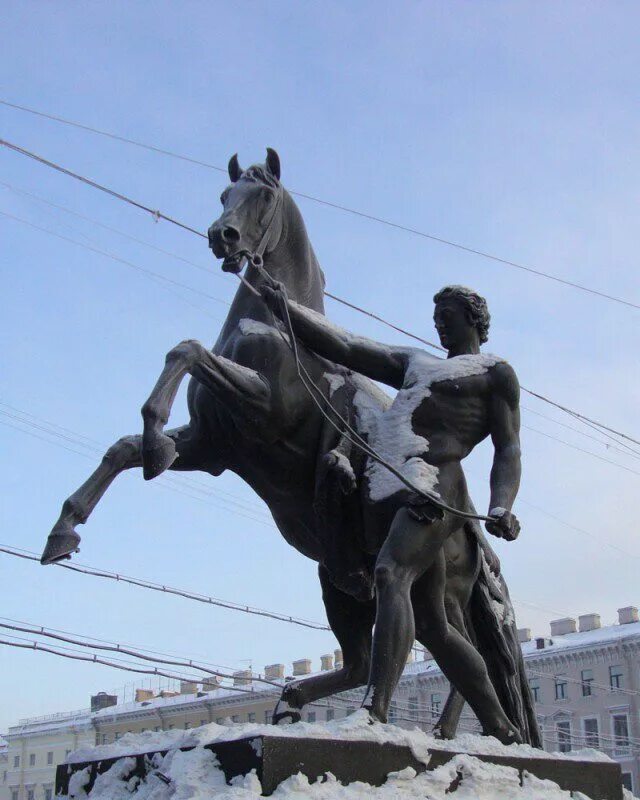 Всадник скульптура. Памятник мужик на коне. Статуя артура уэлсли. Памятник петру 1 в балтийске. Памятник мужик на коне.