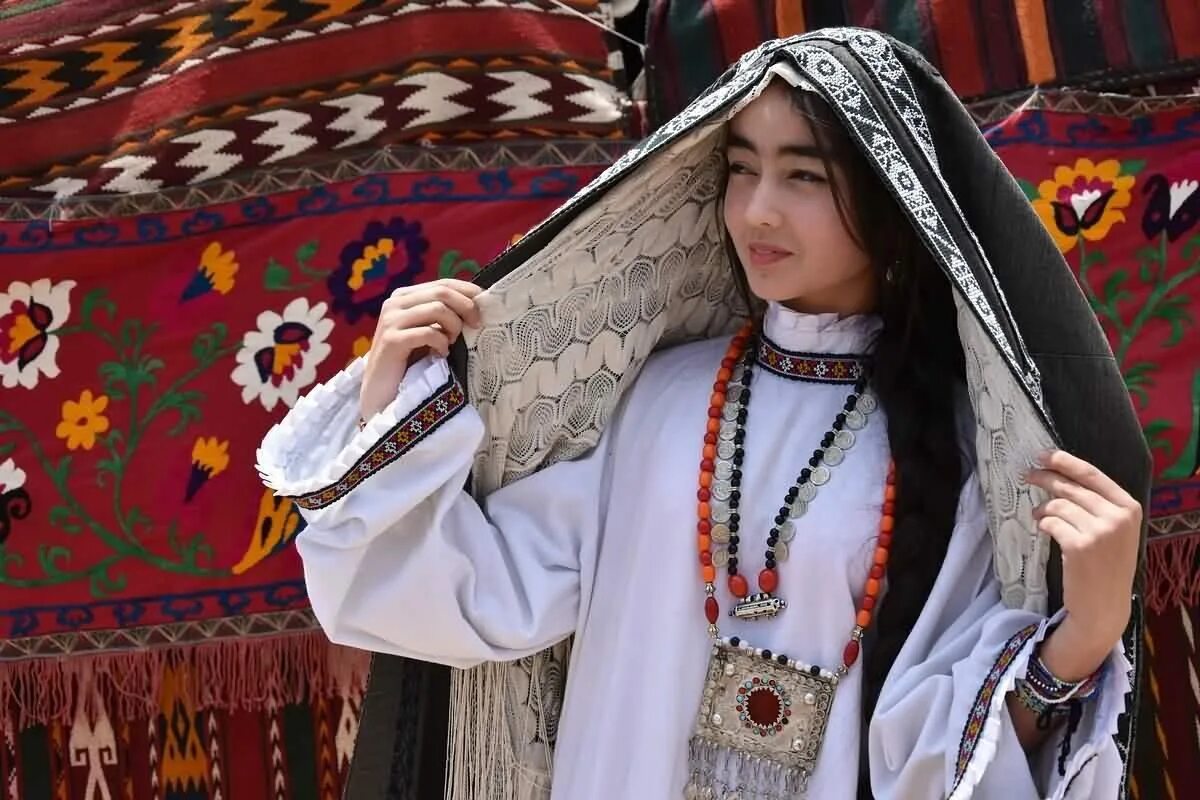 манзура певица узбекистана. юлдуз парпиева. Uzbek net. миллий дуппи. ак жоолукчан келин.