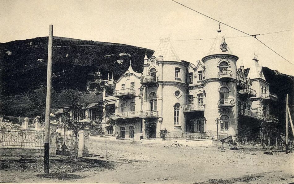 Дом с привидениями пятигорск дача эльзы. Дом эльзы гукасовой в пятигорске. Особняк эльзы в пятигорске. Дом эльзы гукасовой в пятигорске. Дача эльзы в пятигорске.