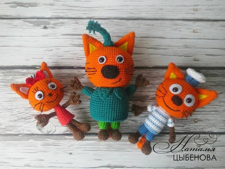 Игрушка вязаная три кота купить в Краснодаре, цена 450 руб., продано 8 апреля