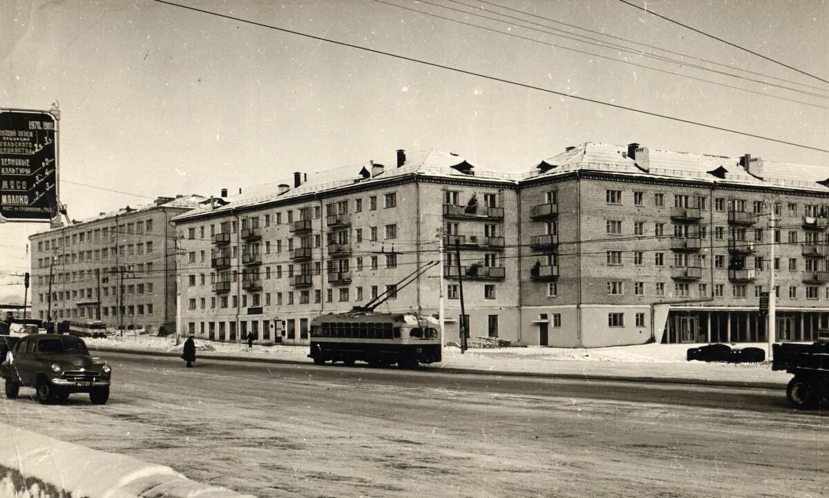 Гни старые. Площадь Ленина Саратов 3я Дачная. Площадь Ленина Саратов 1980г. Старый Саратов 3 Дачная. Проспект Строителей Саратов 1980.