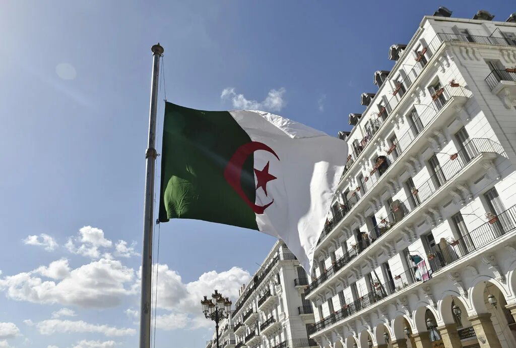 Алжир и сша. Флаг algeria. алжир правительство. флаг алжира флаг алжира.
