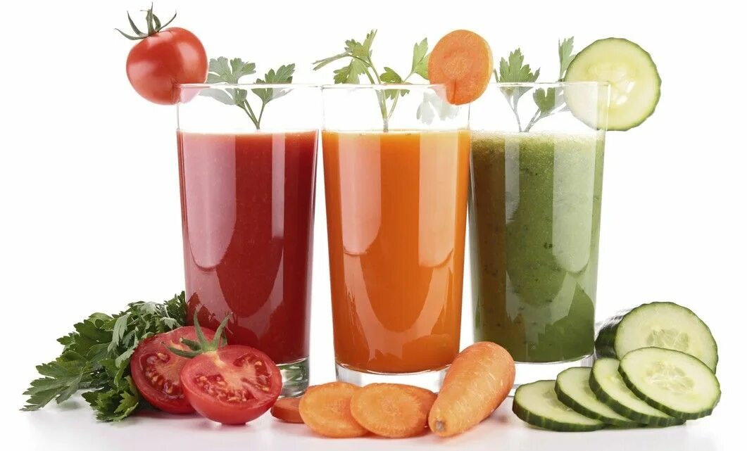 Можно сок овощи. Овощной сок. Свежевыжатые соки из овощей. Овощной сок на белом фоне. Плодоовощные соки.
