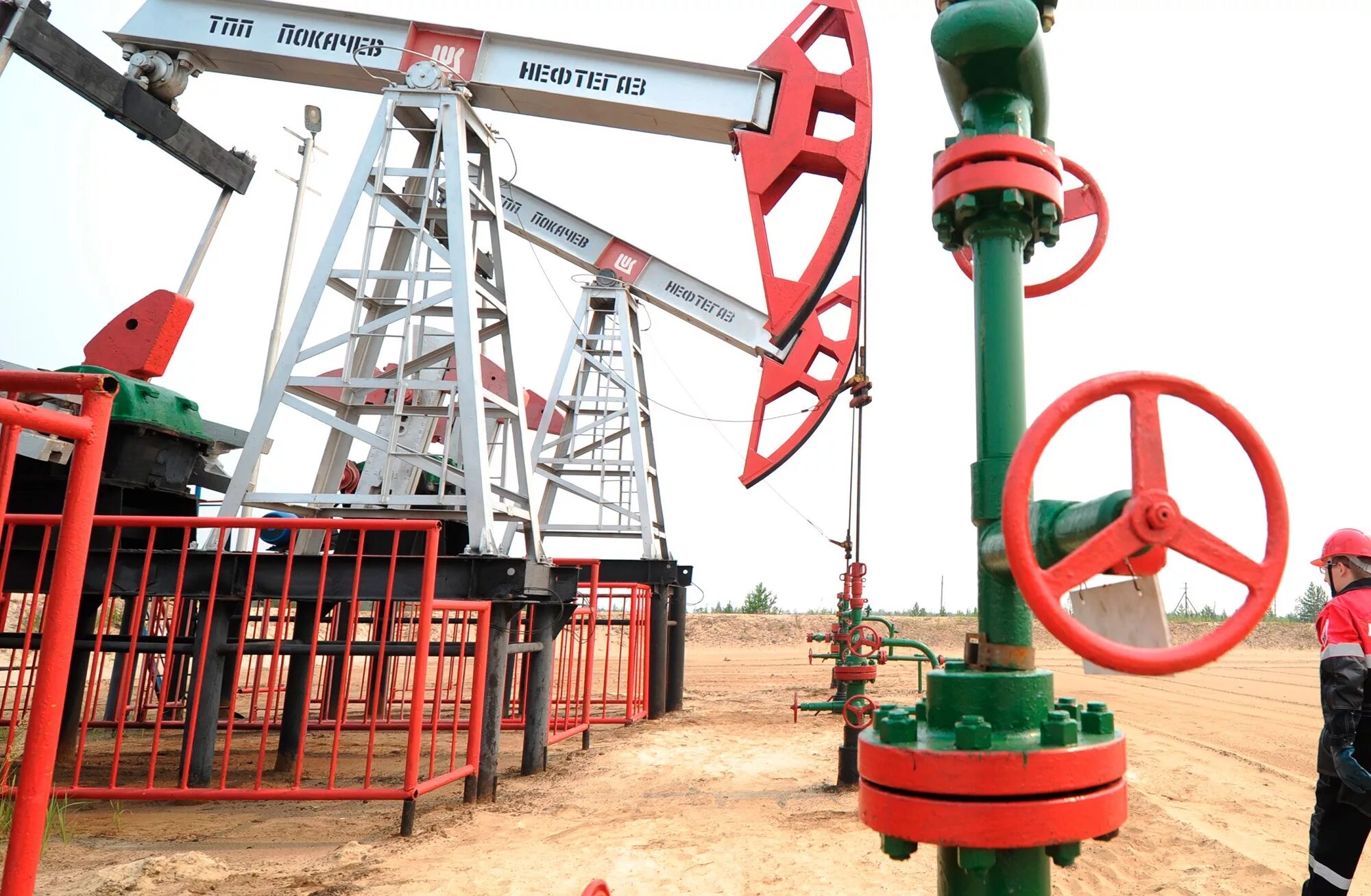 Мищенко скважинная добыча нефти. Месторождения нефти татнефть. качалка шгн нефтяная. добыча нефти. куст скважин лукойл.