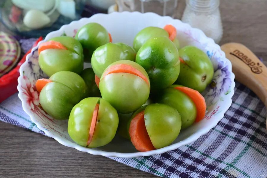 Квашеные зеленые помидоры фаршированные. Закуска из зеленых помидор быстрого приготовления. Фаршированные зеленые помидоры на зиму. Зелёные помидоры быстрого приготовления. Рецепт вкусных простых зеленых помидор