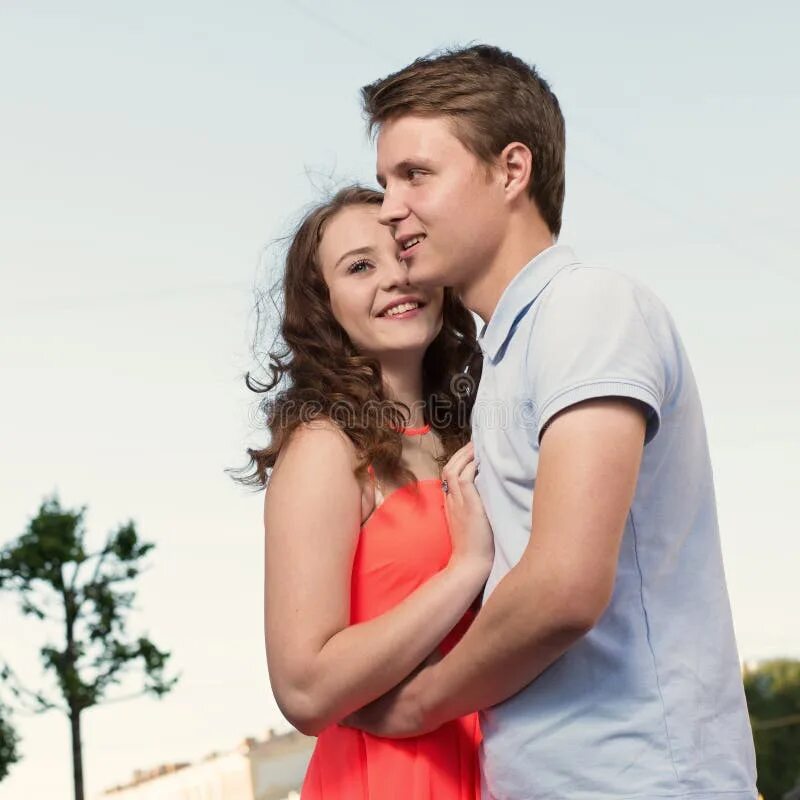 Watch his girlfriend. Пара смотрит в окно. Watch his girlfriend. Ревность мужчины. Watch his girlfriend.