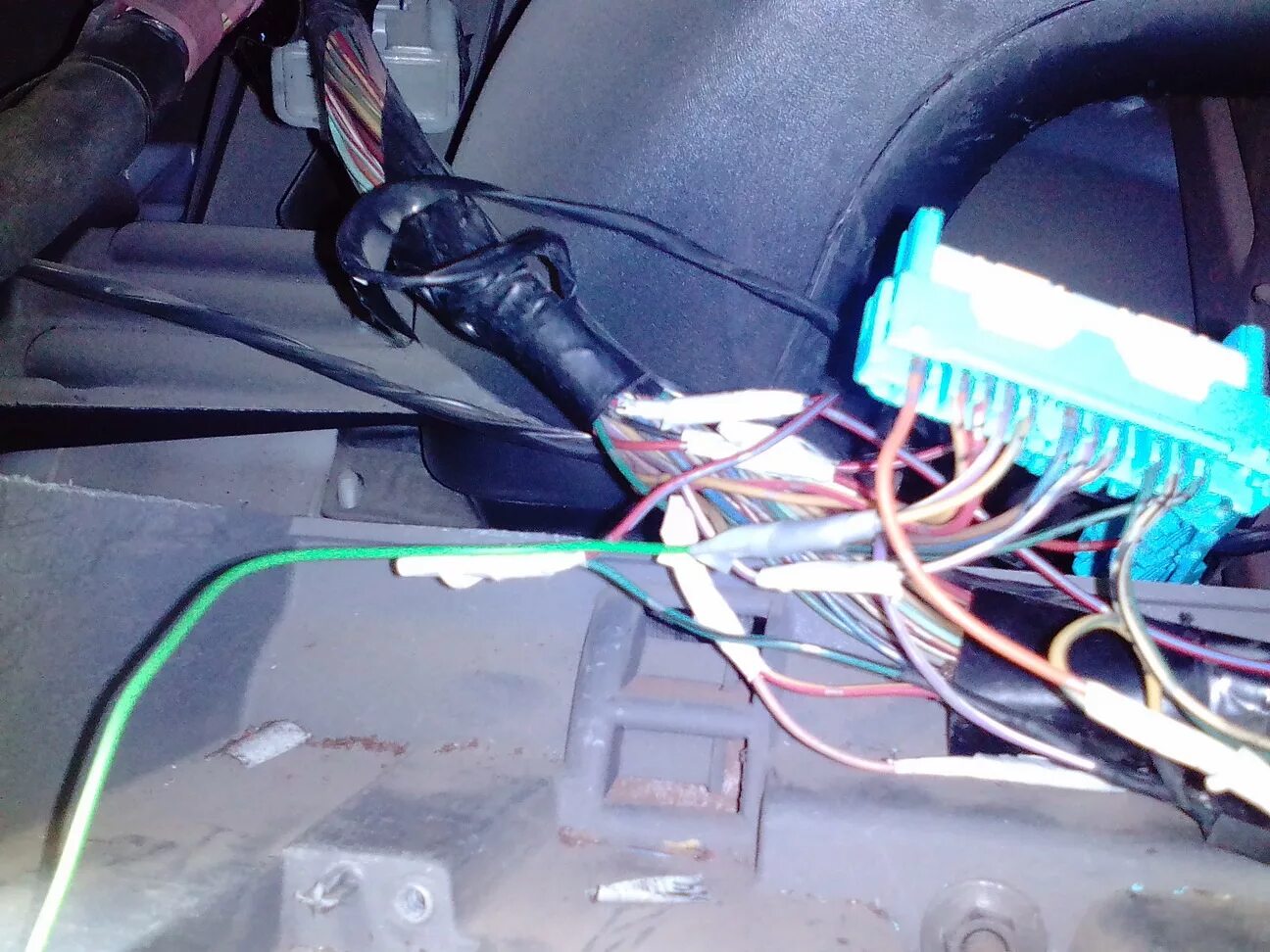 Проводка уровня топлива 2114. Датчик уровня топливо ford sierra. Провода от датчика топлива. Провода от датчика топлива. Провода от датчика топлива.
