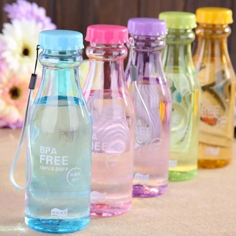 Бутылка для воды с стаканом. Бутылка для воды. Красивые бутылки для воды. Пластиковая бутылка для воды.