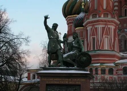 Где установлены памятники пожарскому