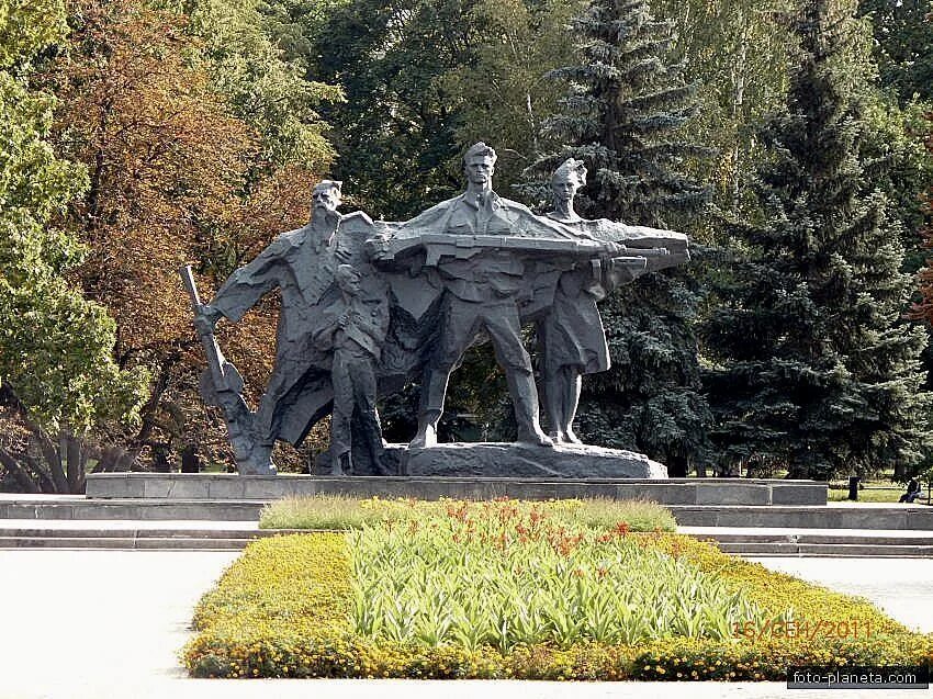Сумы го. Памятник войны Сумы. Монумент героям Сумщины. Сумы город на Украине. Памятник ВОВ Сумы.