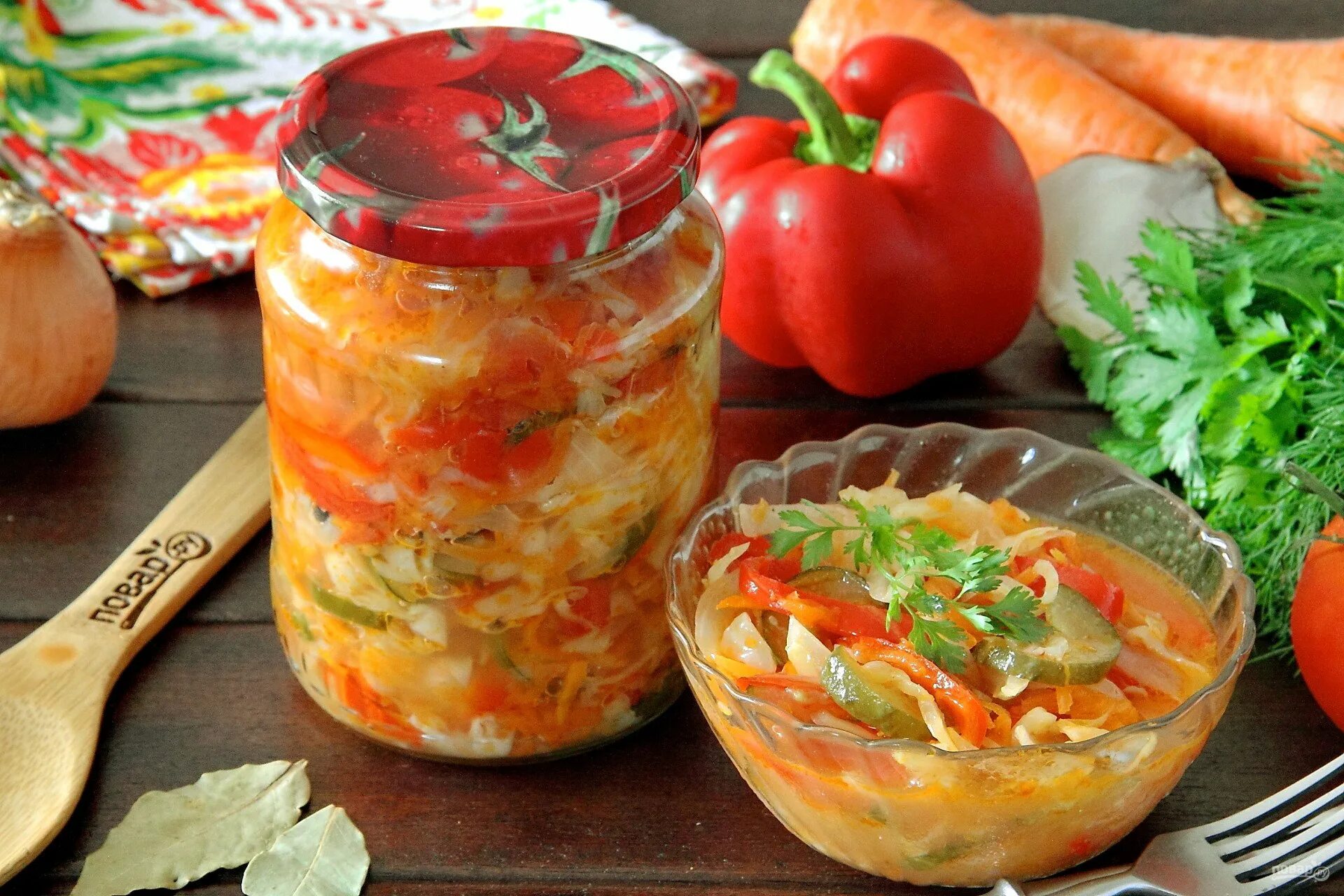 Салат из свежей капусты на зиму. Салат кубанский. салат кубанский на зиму. салат ассорти на зиму. овощной салат на зиму.