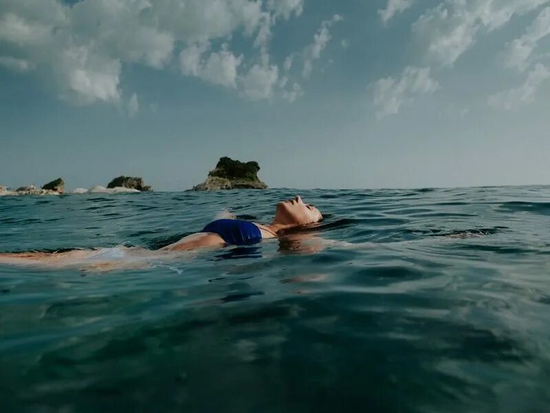 Плыть не уставая. Релаксация вода. Расслабление в воде. Плавать в открытом море. Плавание релакс.