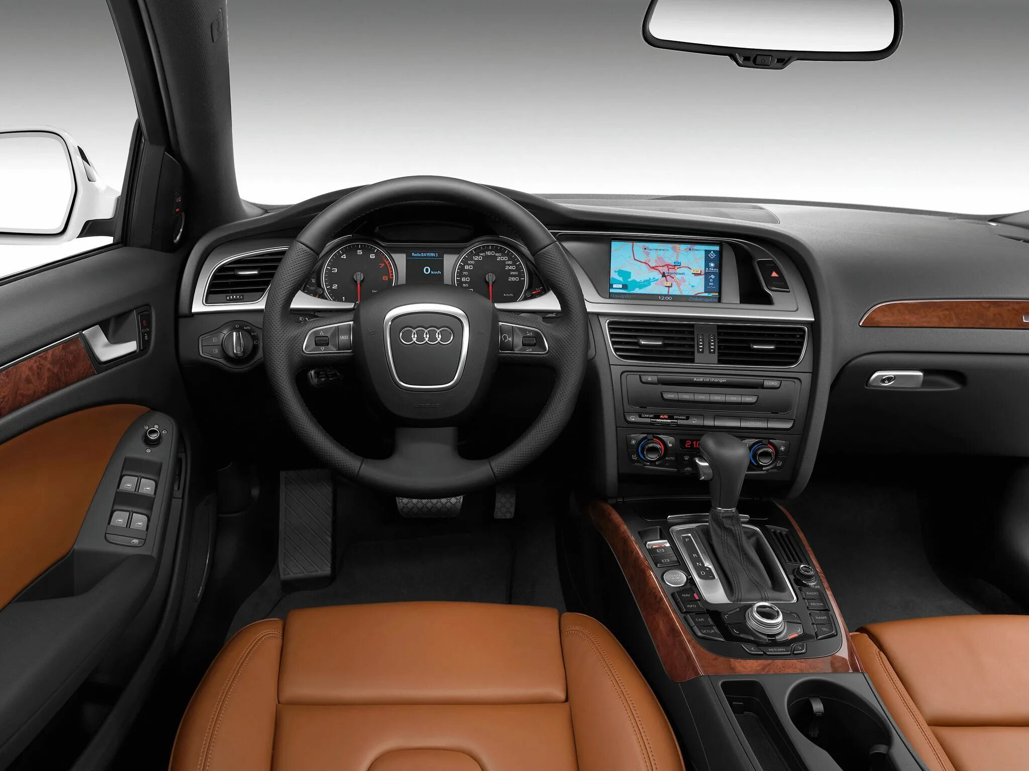 Фото Audi A4 (2005 - 2009) поколение B7 - Audi A4 2005 салон
