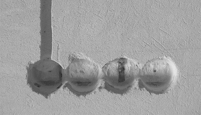 Монтаж розеток в подрозетники. Монтаж подрозетников 68 мм разметка. Подрозетник для розетки. Розетка бетоне. Розетка бетонная.