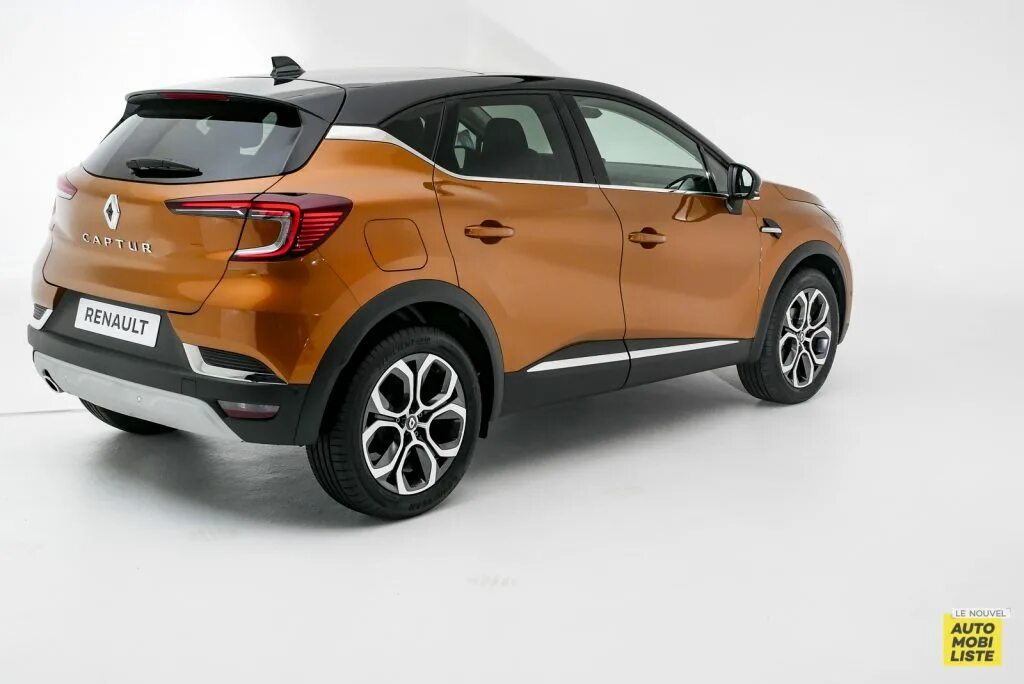 Купить б/у Renault Kaptur I 2.0 MT (143 л.с.) 4WD бензин механика в Серафимовско