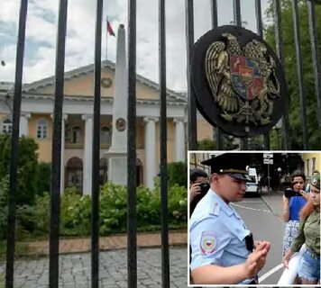 Служил в посольстве