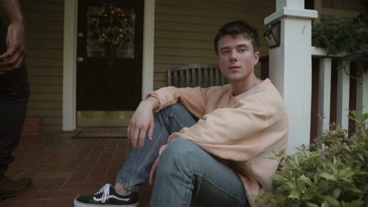 Alec benjamin let me down. Alec benjamin let me down slowly lyrics. Алек бенджамин let me. Let me down slowly певец. Алек бенджамин let me.