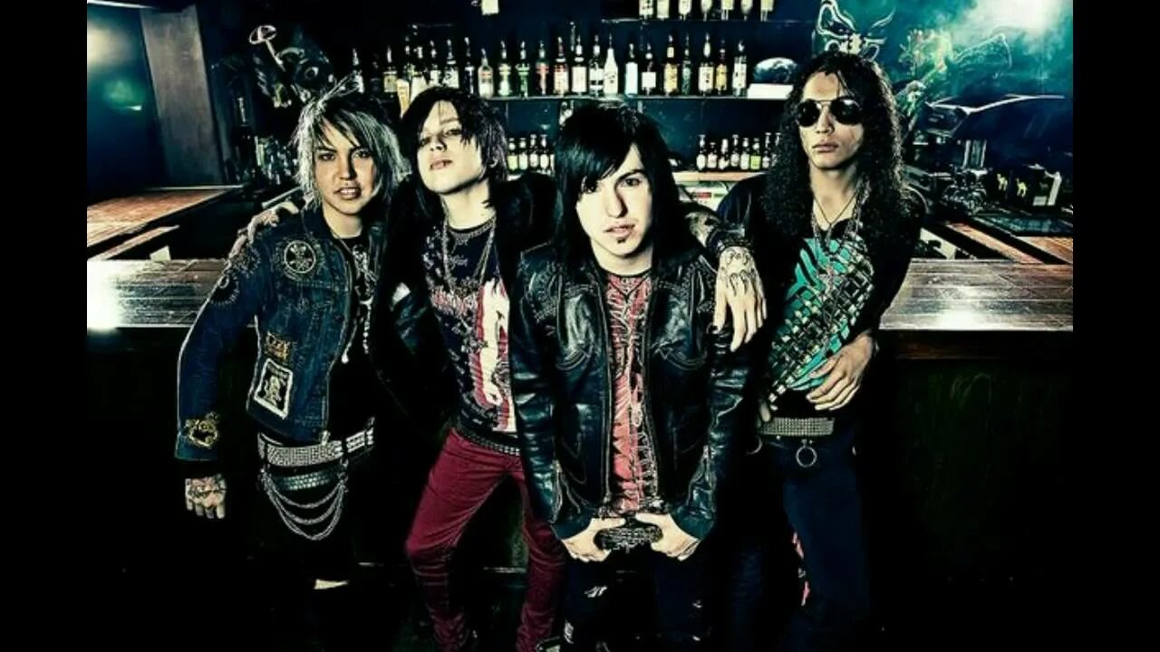 Escape the heat. Escape the Fate 2022. Escape the Fate 10 Miles wide. Escape the Fate ungrateful. Escape the Fate коллаж.