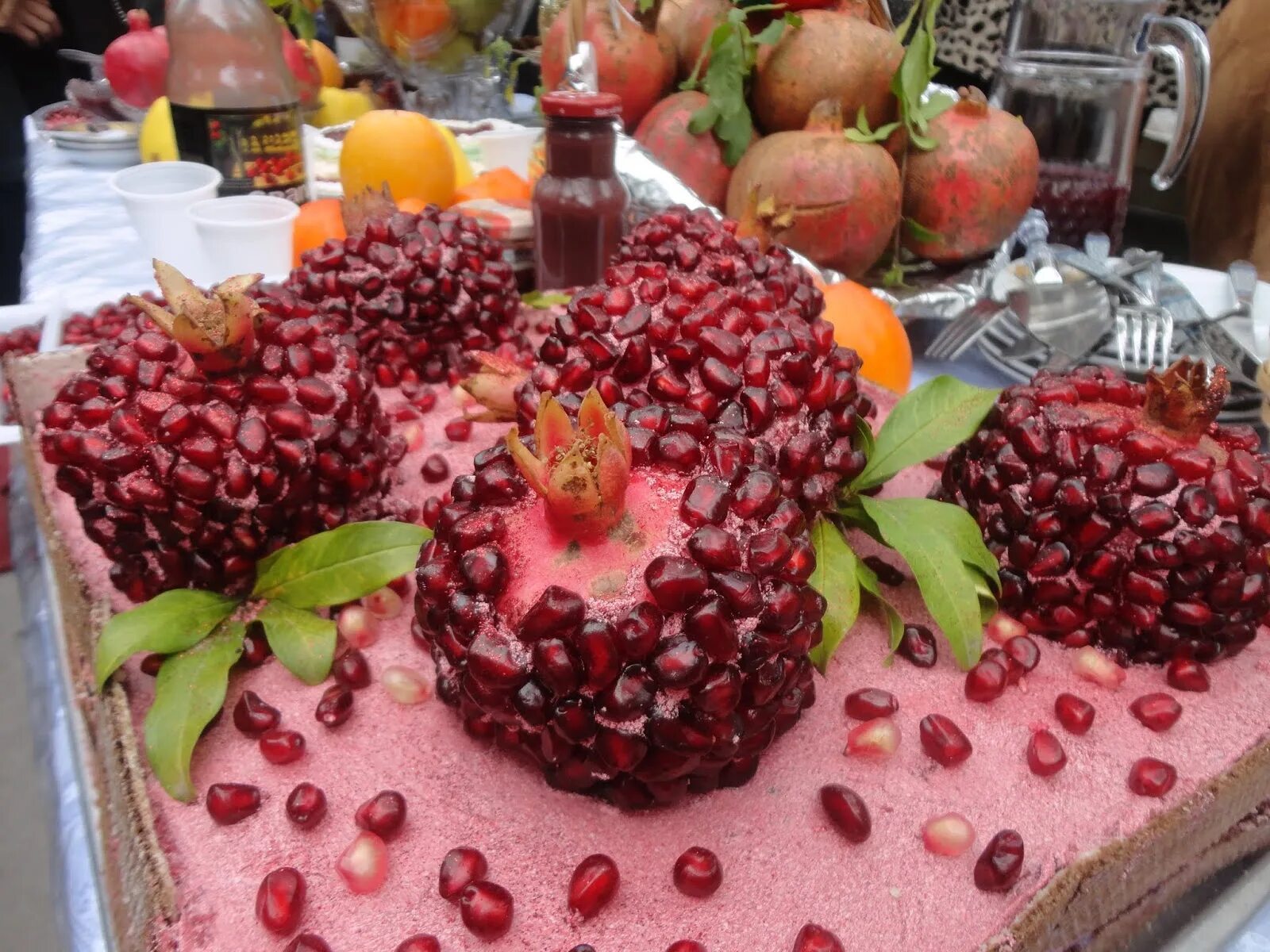 Гранат фото. Гранат дхолка. Афоризм к слову гранат. Праздник граната гейчай. Праздник граната гейчай.