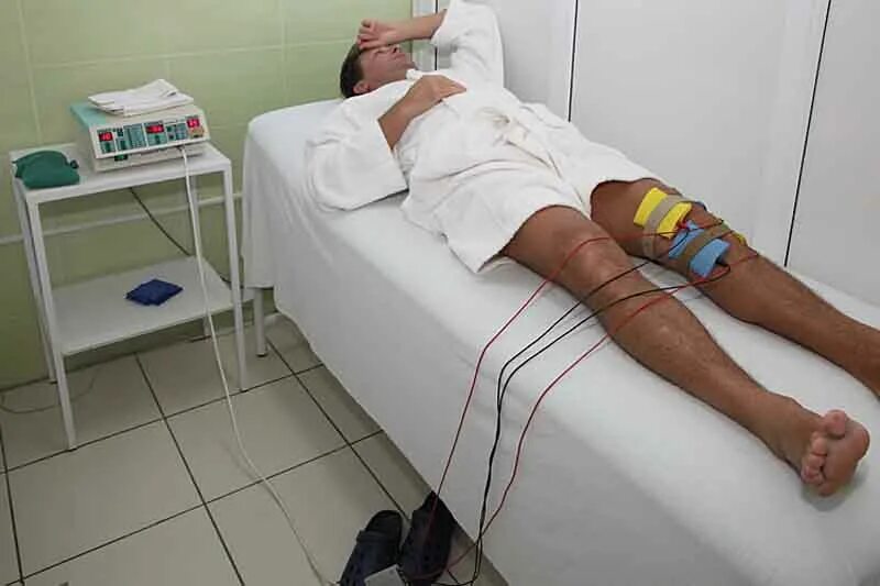 Механотерапия для коленного сустава. Ультразвуковая сварка костей. Физиотерапия при переломах костей конечностей. Физиотерапия при переломах костей конечностей. Электростимуляция мышц голени на амплипульс 5.