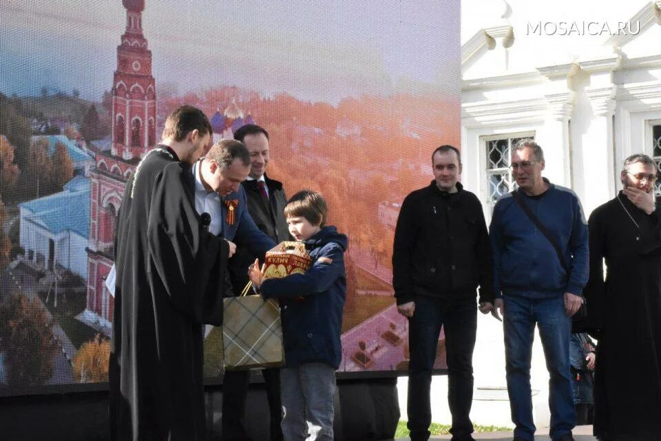 Фестиваль колокольного звона Новосибирск 2018 Михаила Архангела. Фестиваль колокольного звона Новосибирск храм Михаила Архангела. Бронницкие перезвоны 30 апреля 2022. Хор перезвоны 12 июня на красной площади. 17 апреля состоится