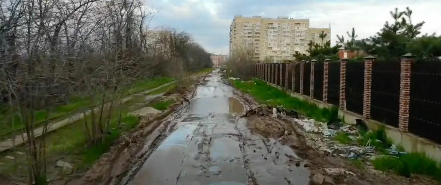 Краснодар разбитые дороги. Шлагбаум Фестивальный микрорайонкраснодао. В Краснодаре перекрыли дороги. Разбиты дороги Краснодара. Почему перекрыли краснодар