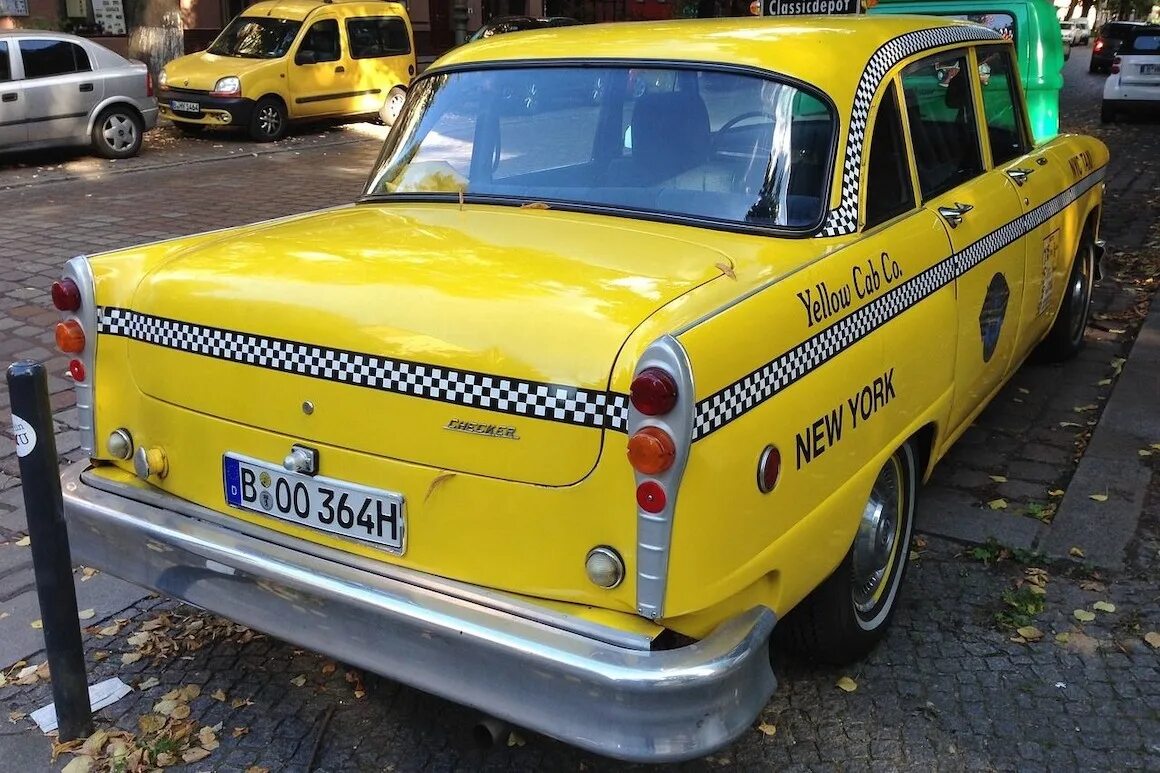 Старый таксопарк. Еллоу КЭБ. Еллоу КЭБ такси. Yellow Cab такси. Машина "такси".