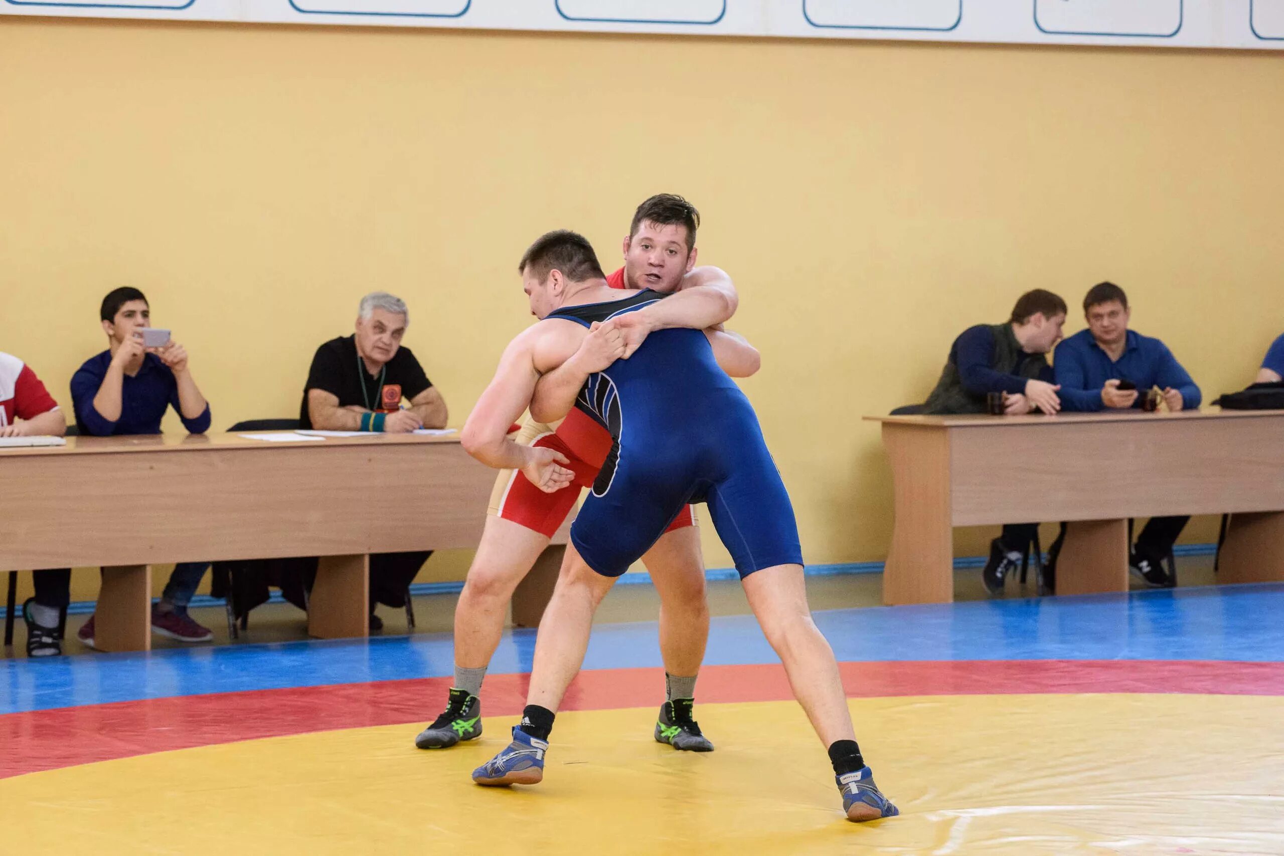 Первенство греко римская борьба глухих. Вольной борьбе глухих. Вольной борьбе глухих. Обвивы в вольной борьбе. Вреструс.