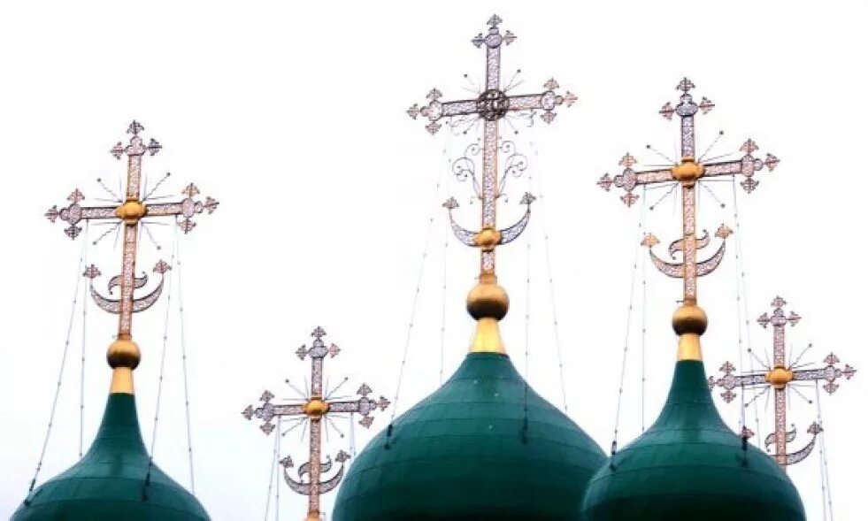 Полумесяц на кресте православной церкви. Кресты церквей значение. Виды крестов на церквях. Кресты церквей значение. Православный крест на церкви.