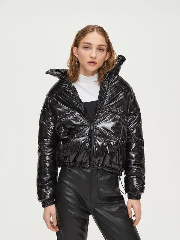 Лаковая куртка. Пальто mohito лаковое. Черная лаковая куртка женская. Куртка mohito черная. Блестящие куртки женские.