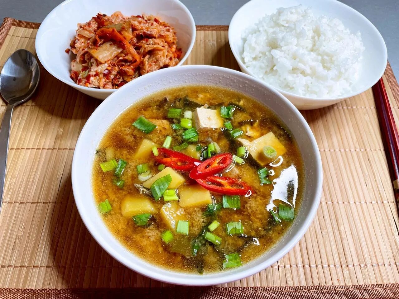 Пук тяй. Пуктяй корейский. Пуктяй корейский суп. Сиряги Тямури корейский суп. Кук тяй корейский суп.
