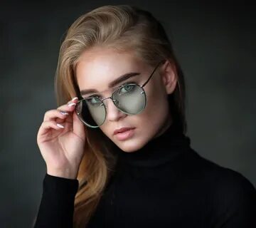 Девушки красивые чулках очках