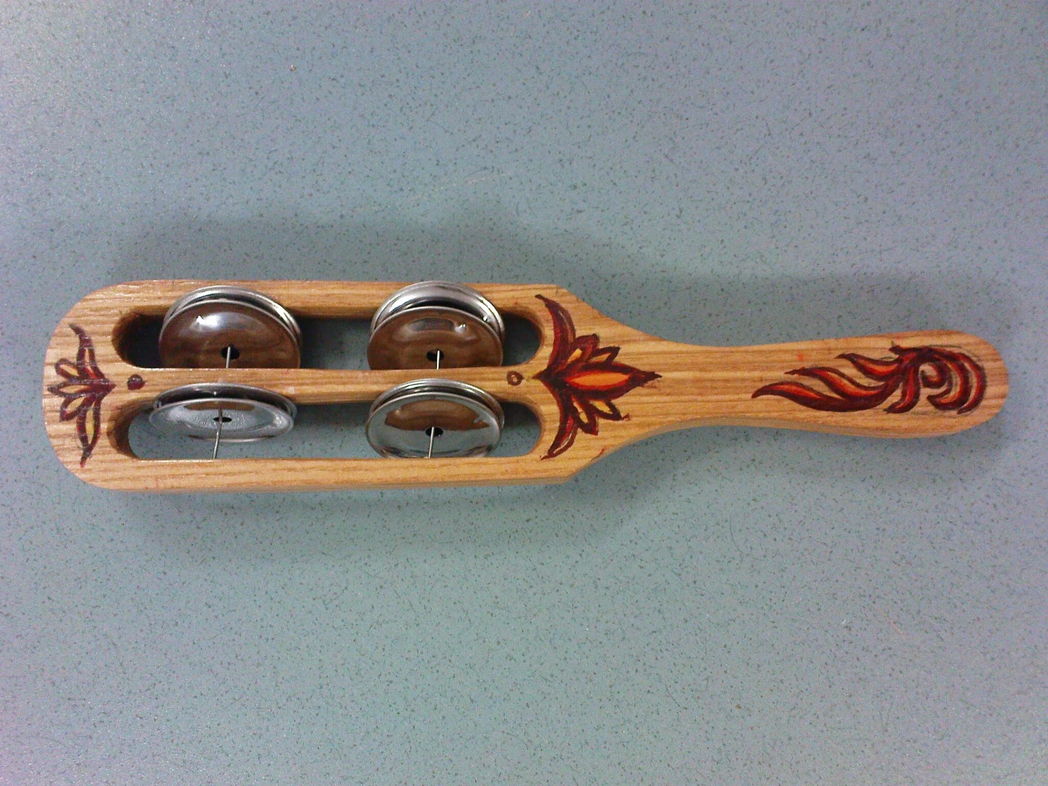 Румба пандейра. Румба, 4 пары тарелочек. Румба ударный музыкальный инструмент. Румба музыкальный инструмент. Шумовой инструмент румба.