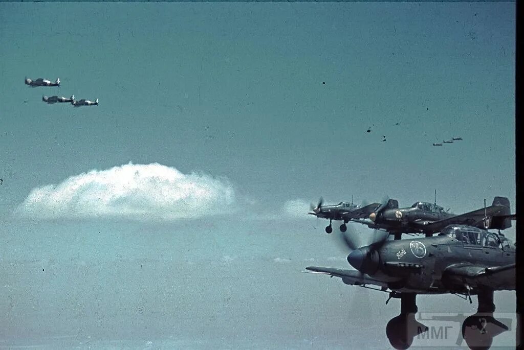 Истребители 1941 1945. Истребитель 1941-1945. Истребители 1941 фото. Фото Великой Отечественной войны цветные схватка. Front Flying Clasp of the Luftwaffe.